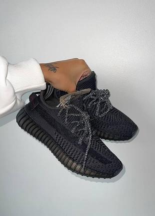 Чорні кросівки адідас ізі буст 350 рефлективні шнурки унісекс adidas yeezy 350 v2 black reflective laces 38
