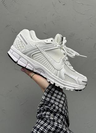 Белые кроссовки унисекс nike zoom vomero 5 light grey white х кортез 43