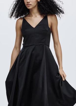 Сукня міді на бретельках h&m (v-neck strappy dress) / чорна вечірня сукня