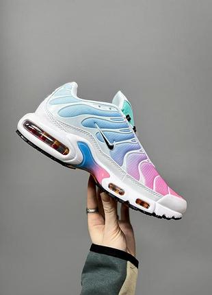 Женские белые кроссовки nike air max plus tn pink blue gradient х эйр макс тн 40