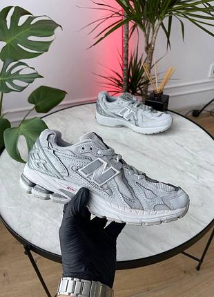 Сірі кросівки унісекс new balance 1906d protection pack silver metallic grey reflective х нью беланс 43