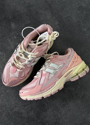 Женские розовые кроссовки new balance 1906 pink leather х нью беланс 38