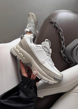 Бежеві кросівки унісекс nike air zoom vomero 5 roam white beige х вомеро 36