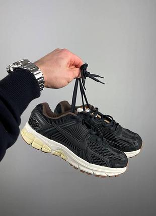 Чорні кросівки унісекс nike air zoom vomero 5 black white х вомеро 42