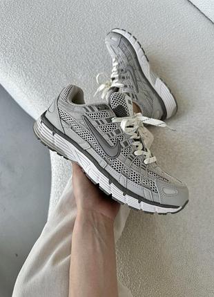 Сірі кросівки унісекс nike p-6000 grey white х найк 44