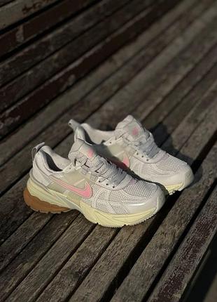 Жіночі бежеві кросівки nike v2k runtekk beige pink х рантек 36