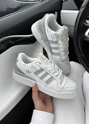 Женские белые кроссовки adidas forum low white silver х форум 41