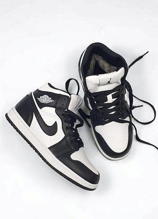 Черно-белые кроссовки унисекс nike air jordan 1 high black white winter fur х джордан 36