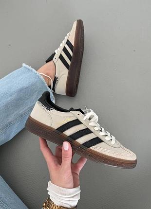 Бежеві кросівки унісекс adidas handball spezial beige black gum х адідас 36