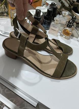 Жіночі шкіряні босоніжки бренду heavenly  soles