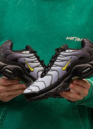 Чёрные кроссовки унисекс nike air max tn plus black white yellow х эйр макс тн 41