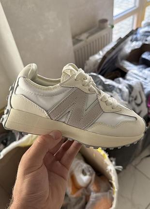 Жіночі бежеві кросівки new balance 327 beige white х нью беланс 40
