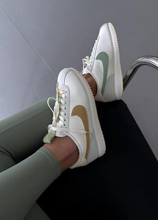 Жіночі бежеві кросівки nike cortez wildflowers beige х кортез 37