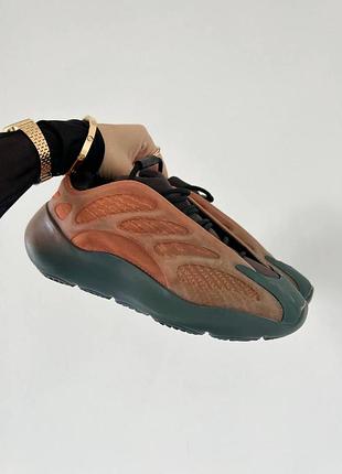 Коричневі кросівки адідас їзі буст 700 унісекс adidas yeezy 700 v3 fade 37