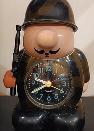 Винтажный кварцевый будильник