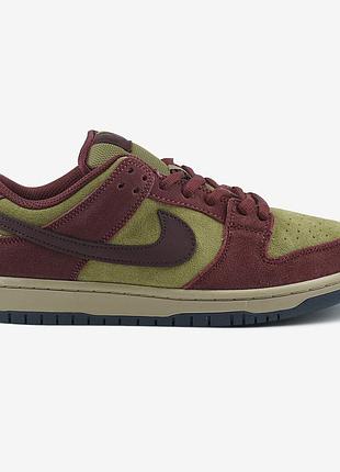 Червоні кросівки унісекс nike sb dunk low dark team red olive х данк 44