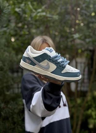 Жіночі біло-блакитні кросівки nike dunk low sb born and raised blue white х данк 40