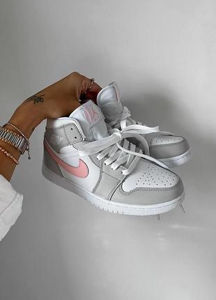 Женские бело серые кроссовки найк джордан 1 ретро jordan 1 retro custom light grey smoke white 41