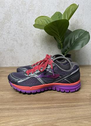 Жіночі бігові кросівки brooks розмір 40,5