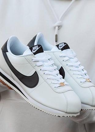 Білі кросівки унісекс nike cortez white black х кортез 44