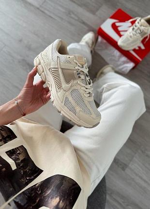 Женские бежевые кроссовки nike zoom vomero 5 sail light orewood brown х вомеро 36