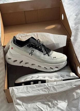 Білі кросівки унісекс loewe on running cloudtilt white black х лойве 38