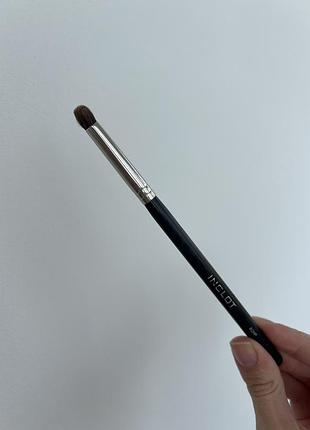 Кисть для теней inglot 80hp