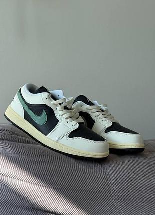 Белые кроссовки унисекс air jordan 1 low jade smoke х джордан 39