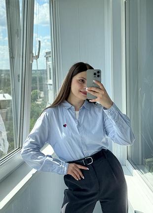 Блакитна бавовняна жіноча сорочка tommy hilfiger з вишитим сердечком 1+1=3