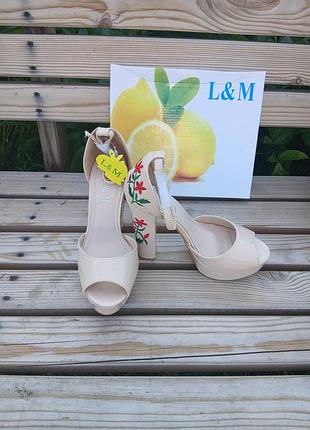 Стильные и женственные босоножки бренда l&amp;m