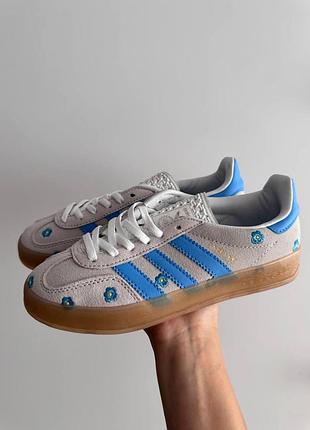 Жіночі кросівки adidas gazelle indoor light blue floral х газель 38