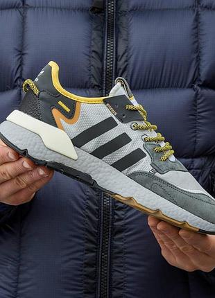 Сірі чоловічі кросівки adidas nite jogger boost core black yellow dark grey x джоггер 41