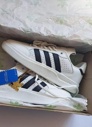 Белые мужские кроссовки adidas tyshawn low white black х адидас 41
