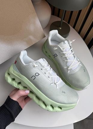 Женские салатовые кроссовки loewe on cloudtilt green white х лойве 36