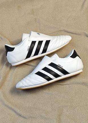 Білі кросівки унісекс adidas taekwondo smii-ls white x адідас 39