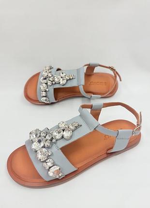 Стильні босоніжки
