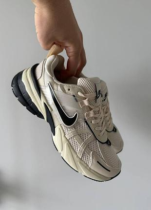 Бежеві кросівки унісекс nike v2k runtekk beige black х ейр макс 40