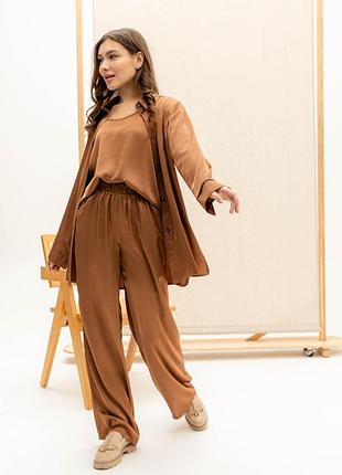 Женский брючный костюм тройка xxl-3xl. коричневый