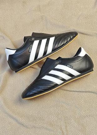 Чорні кросівки унісекс adidas taekwondo smii-ls black white x адідас 37