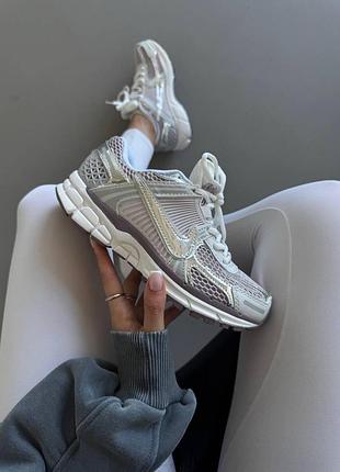 Жіночі сірі кросівки nike zoom vomero 5 metallic silver platinum violet х вомеро 36