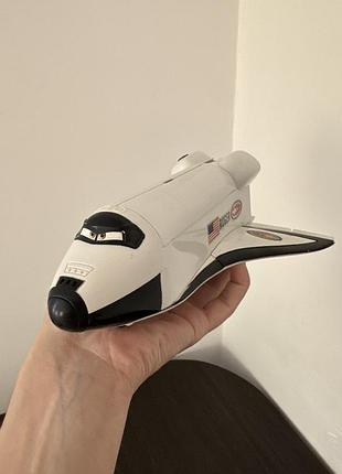 Іграшка roger space shuttle із серії disney pixar cars озвучена