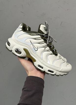 Білі кросівки унісекс nike air max tn light bone olive х ейр макс тн 41