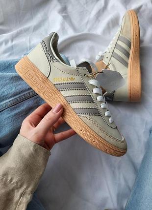Жіночі кросівки adidas spezial beige grey х адідас 39