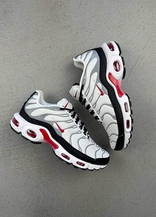 Мужские белые кроссовки nike air max tn plus white photon dust varsity red х эйр макс тн 45