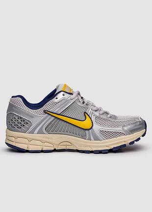 Сірі кросівки унісекс nike zoom vomero 5 pure platinum laser orange х вомеро 38