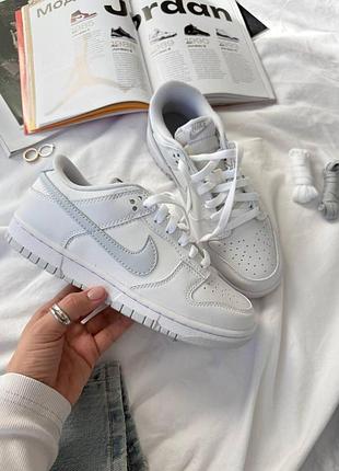 Жіночі білі кросівки nike sb dunk low triple platinum х данк 37
