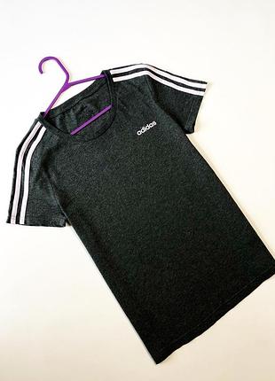 Футболка adidas
 стан: 5/5  розмір: s  ціна: 360 грн
стильна футболка adidas у відмінному стані. зручна, легка та універсальна модель.