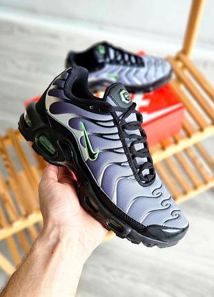 Чоловічі сірі кроссовки nike air max tn plus black particle grey vapor green х эйр макс тн 41