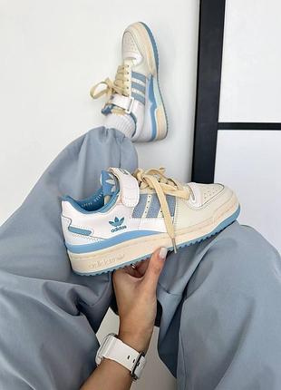 Білі кросівки унісекс adidas forum low cream white blue х форум 45