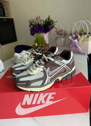 Бежевые кроссовки унисекс nike air zoom vomero 5 brown х вомеро 36